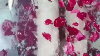 眼镜小哥玩弄居家人妻，露脸丝袜诱惑，交大鸡巴让小哥吃奶舔逼