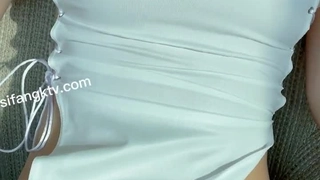 珀尔足疗店熟女技师服务周到,脱下黑丝翘大屁股舔蛋乳推69姿势舔逼,对着镜头JB插入猛操