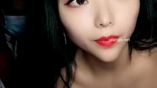 小情侣週年旅游结束回房休息~一进房就一件一件脱光~连续床战2回合直到被无套中出!!!!!