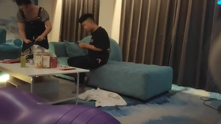业余青少年参与懒散的口交和阴道性交
