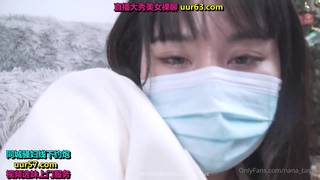 这个大学宿舍房间里的老和年轻碰撞