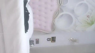 手机直播奶大肥臀水逼人美逼遭罪