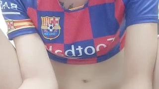 大屁股的业余少女被精液覆盖在嘴里