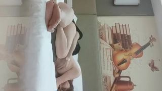 极品大长腿外围女 坐在身上揉捏奶子 超近距离视角口交 情趣装开档丝袜 正入抽插猛操